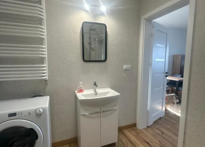 Mieszkania Od 32-55m, Pelne Wyposazenie, Gabinet Kosmetyczny Na Miejscu *